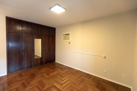 Apartamento à venda com 330m², 5 quartos e 4 vagasSuíte 3