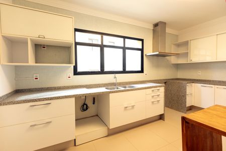 Apartamento à venda com 330m², 5 quartos e 4 vagasCozinha