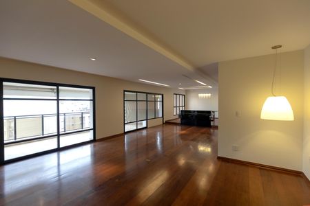 Apartamento à venda com 330m², 5 quartos e 4 vagasSala