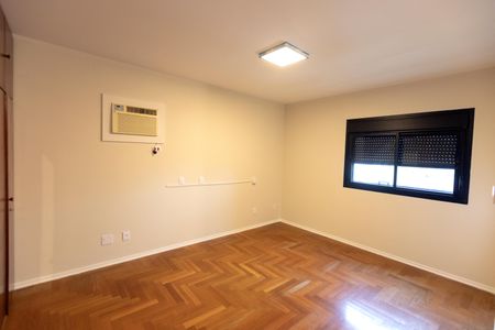 Apartamento à venda com 330m², 5 quartos e 4 vagasSuíte 3