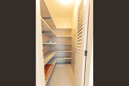 Apartamento à venda com 330m², 5 quartos e 4 vagasDespensa