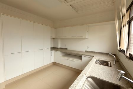 Apartamento à venda com 330m², 5 quartos e 4 vagasÁrea de Serviço