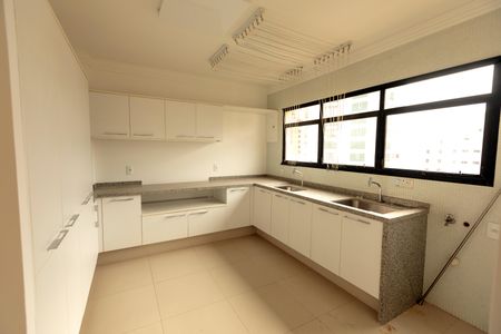 Apartamento à venda com 330m², 5 quartos e 4 vagasÁrea de Serviço