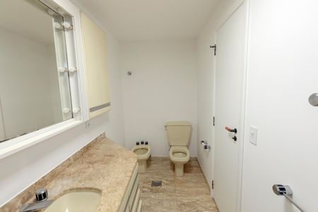 Apartamento à venda com 330m², 5 quartos e 4 vagasBanheiro Suíte 3
