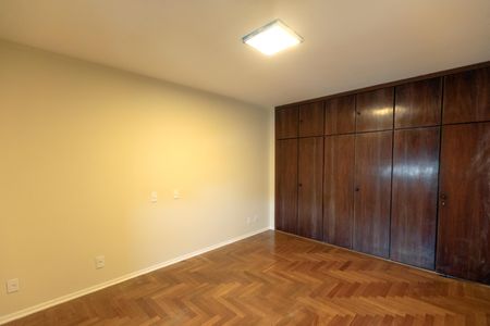 Apartamento à venda com 330m², 5 quartos e 4 vagasSuíte 2