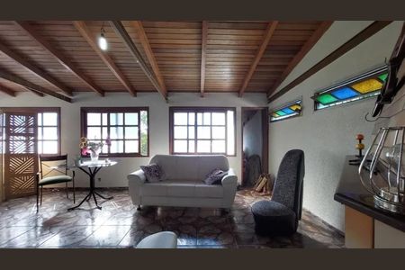 Casa à venda com 355m², 3 quartos e 4 vagasSala