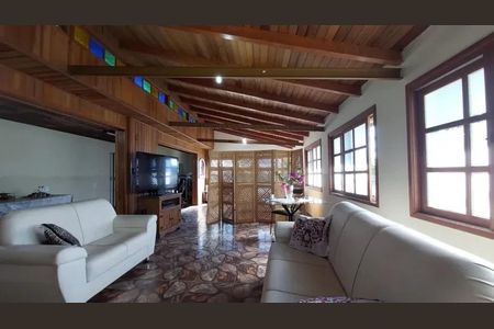 Casa à venda com 355m², 3 quartos e 4 vagasSala