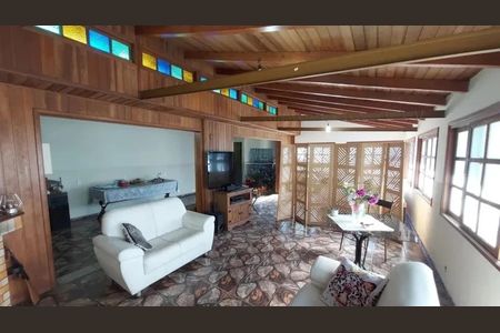 Casa à venda com 355m², 3 quartos e 4 vagasSala