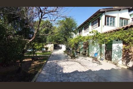 Casa à venda com 355m², 3 quartos e 4 vagasFachada