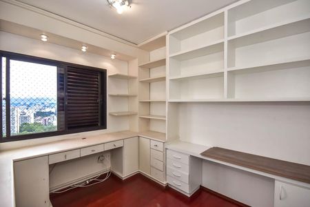 Apartamento à venda com 114m², 4 quartos e 3 vagasQuarto