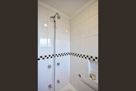 Apartamento à venda com 114m², 4 quartos e 3 vagasChuveiro do banheiro da Suíte 3