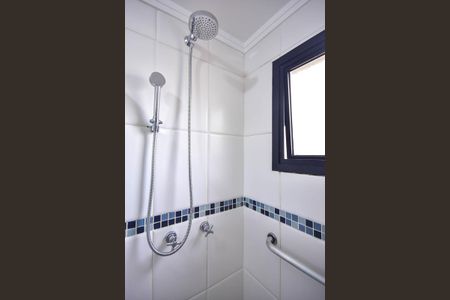 Apartamento à venda com 114m², 4 quartos e 3 vagasChuveiro da Suíte 1