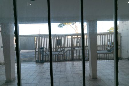 Casa à venda com 180m², 3 quartos e 3 vagas Casa à venda com 180m², 3 quartos e 3 vagasVista/Sala