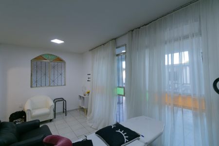 Casa à venda com 180m², 3 quartos e 3 vagas Casa à venda com 180m², 3 quartos e 3 vagasSala