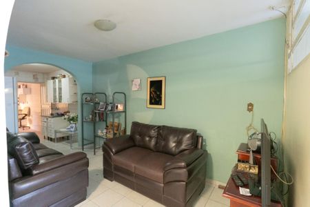 Casa à venda com 180m², 3 quartos e 3 vagas Casa à venda com 180m², 3 quartos e 3 vagasSala