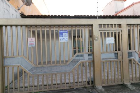 Casa à venda com 180m², 3 quartos e 3 vagas Casa à venda com 180m², 3 quartos e 3 vagasFachada/Placa