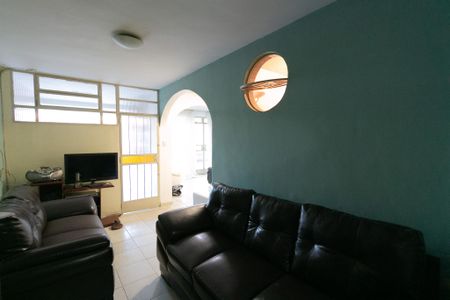 Casa à venda com 180m², 3 quartos e 3 vagas Casa à venda com 180m², 3 quartos e 3 vagasSala