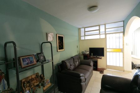 Casa à venda com 180m², 3 quartos e 3 vagas Casa à venda com 180m², 3 quartos e 3 vagasSala