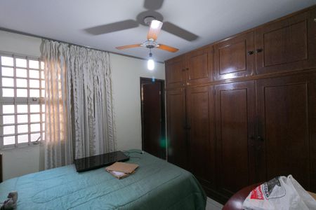 Casa à venda com 180m², 3 quartos e 3 vagas Casa à venda com 180m², 3 quartos e 3 vagasSuite