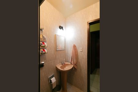 Casa à venda com 180m², 3 quartos e 3 vagas Casa à venda com 180m², 3 quartos e 3 vagasBanheiro Social