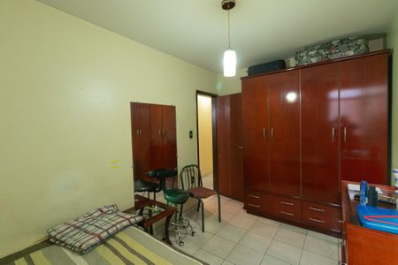 Casa à venda com 180m², 3 quartos e 3 vagas Casa à venda com 180m², 3 quartos e 3 vagasQuarto 2