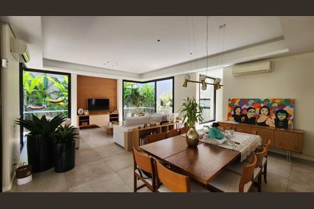 Casa à venda com 265m², 3 quartos e 6 vagas Casa à venda com 265m², 3 quartos e 6 vagasFoto 02