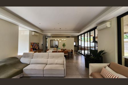 Casa à venda com 265m², 3 quartos e 6 vagas Casa à venda com 265m², 3 quartos e 6 vagasFoto 03