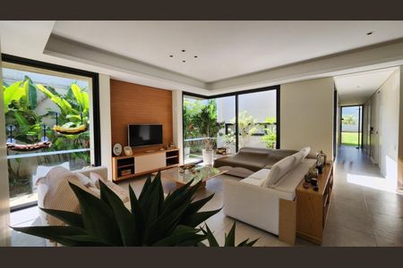 Casa à venda com 265m², 3 quartos e 6 vagas Casa à venda com 265m², 3 quartos e 6 vagasFoto 01