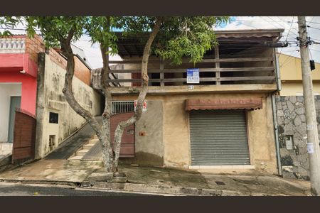 Casa à venda com 254m², 3 quartos e 5 vagasFachada