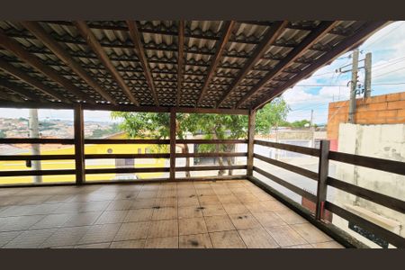 Casa à venda com 254m², 3 quartos e 5 vagasVaranda