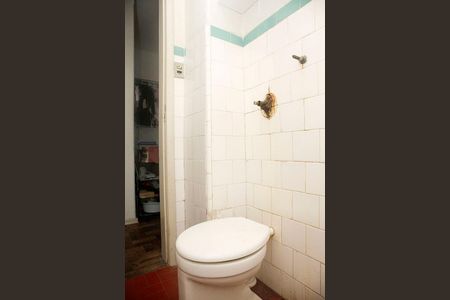 Banheiro de apartamento à venda com 1 quarto, 36m² em Moinhos de Vento, Porto Alegre