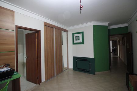 Casa à venda com 298m², 4 quartos e 5 vagasSuíte 02