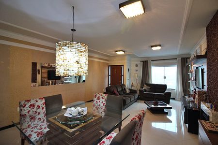 Casa à venda com 298m², 4 quartos e 5 vagasSala