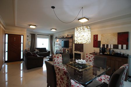 Casa à venda com 298m², 4 quartos e 5 vagasSala