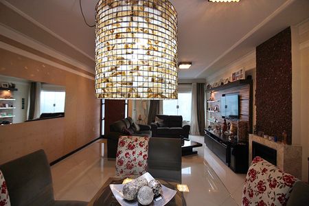 Casa à venda com 298m², 4 quartos e 5 vagasSala