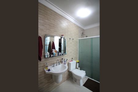 Casa à venda com 298m², 4 quartos e 5 vagasSuíte 01 Banheiro