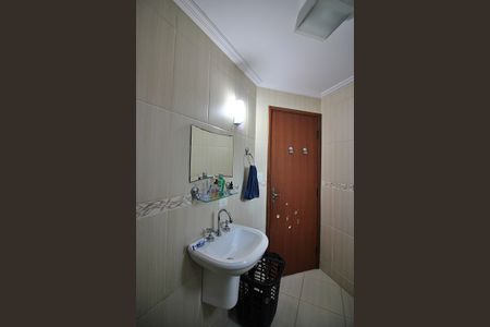 Casa à venda com 298m², 4 quartos e 5 vagasBanheiro Social