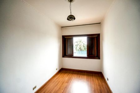 Casa para alugar com 450m², 4 quartos e 7 vagasQuarto