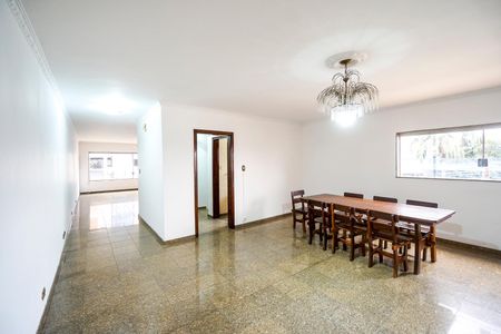 Casa para alugar com 450m², 4 quartos e 7 vagasSala de jantar