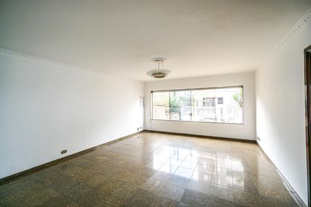 Casa para alugar com 450m², 4 quartos e 7 vagasSala