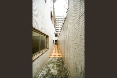 Casa para alugar com 450m², 4 quartos e 7 vagasCorredor lateral