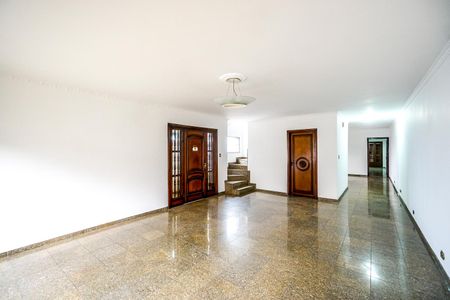 Casa para alugar com 450m², 4 quartos e 7 vagasSala