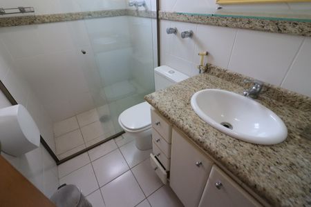 Casa à venda com 288m², 6 quartos e 7 vagasBanheiro 2