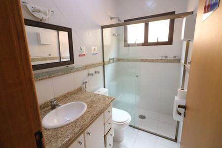 Casa à venda com 288m², 6 quartos e 7 vagasBanheiro 4