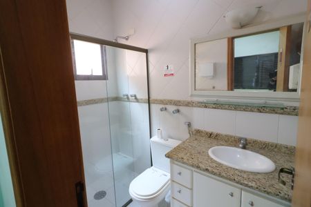 Casa à venda com 288m², 6 quartos e 7 vagasBanheiro da Suíte