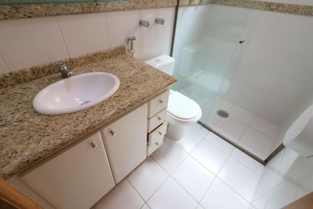 Casa à venda com 288m², 6 quartos e 7 vagasBanheiro 4