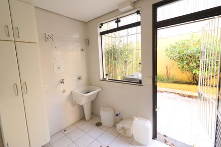 Casa à venda com 288m², 6 quartos e 7 vagasÁrea de Serviço 1