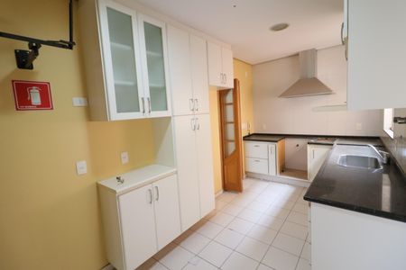 Casa à venda com 288m², 6 quartos e 7 vagasCozinha 3