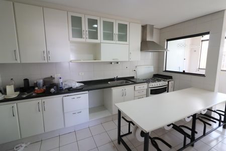 Casa à venda com 288m², 6 quartos e 7 vagasCozinha 2
