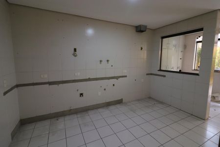 Casa à venda com 288m², 6 quartos e 7 vagasCozinha 1